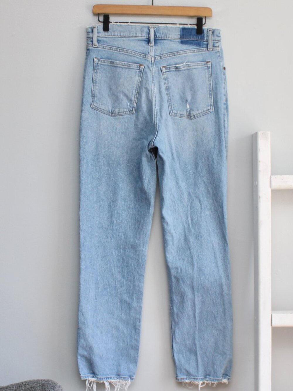 Abercrombie & Fitch Blue Wash The 90s Ultra High-Rise Denim Jean Distress sz 30 - Picture 2 of 6